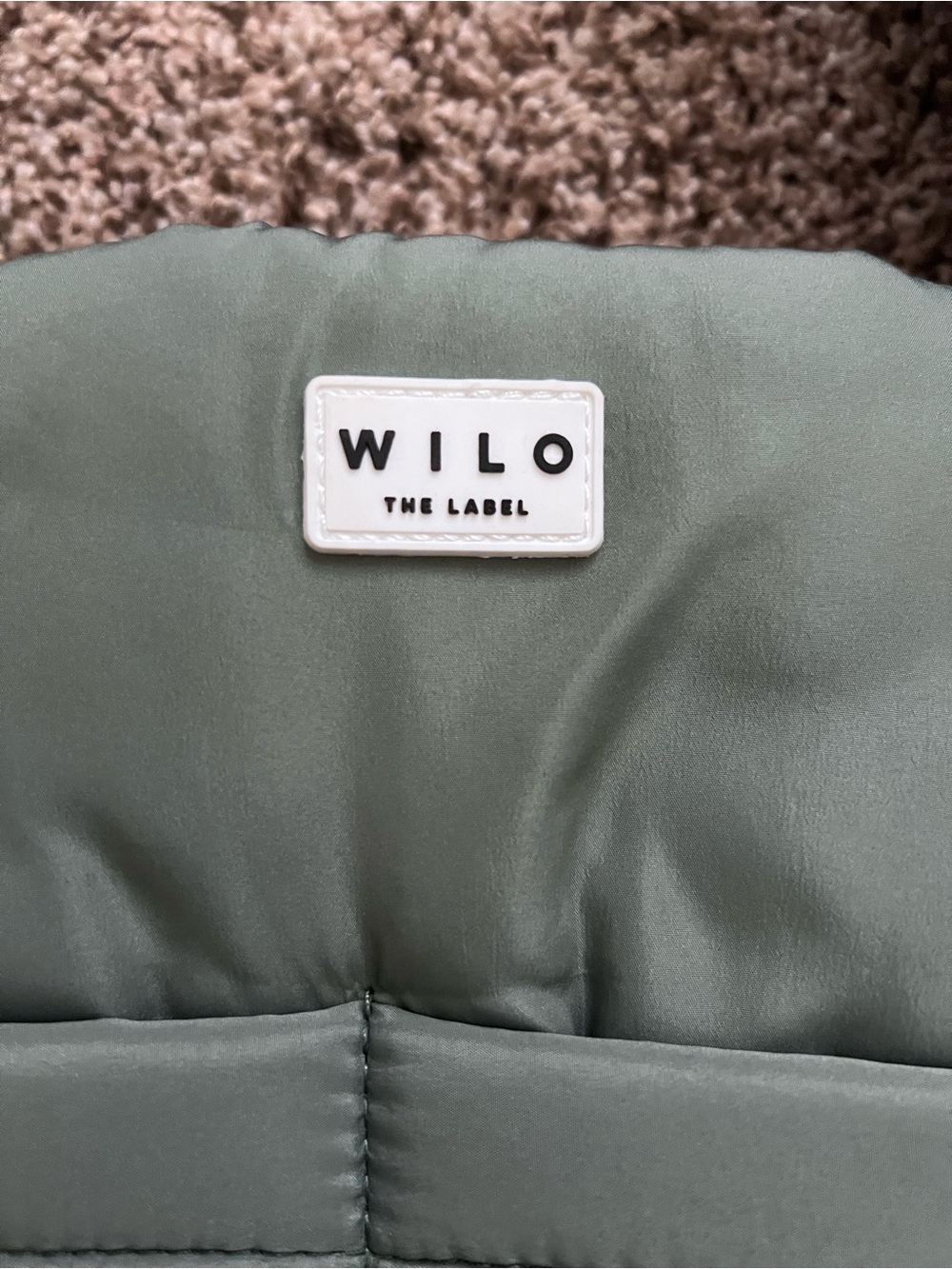 Wilo the label padded Tote Travel Bag Sage Green with mini bag and heart mirror - Picture 2 of 5